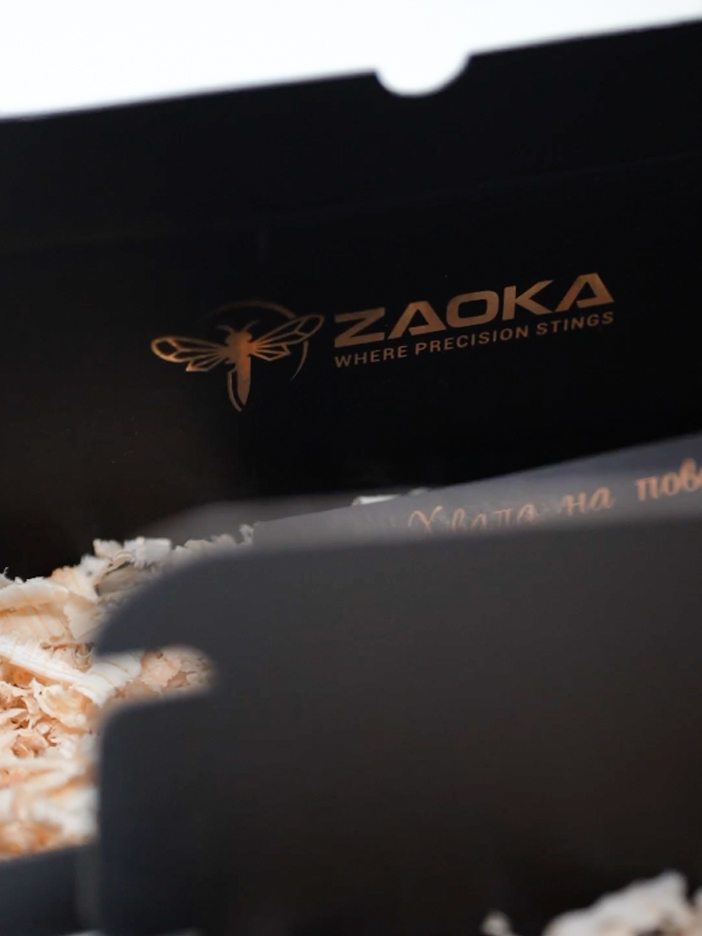 Wood shavings inside the Zaoka box